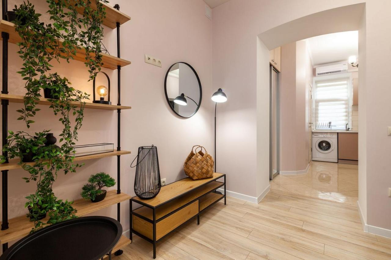 Avangard Magnus Apartment Lviv Eksteriør billede
